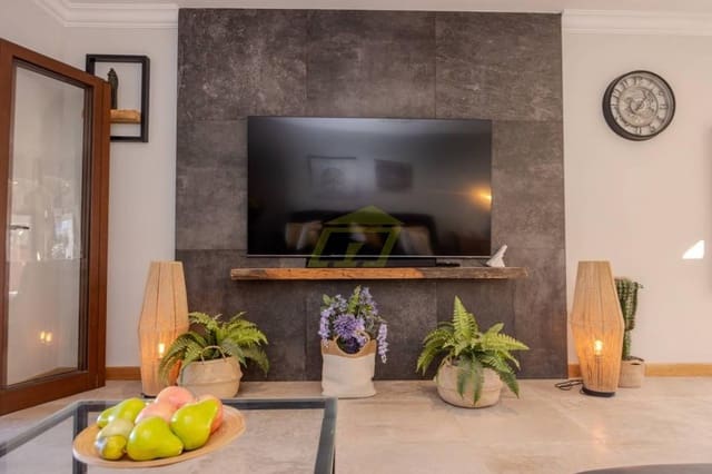 3 slaapkamer Villa te koop in Playa Blanca, Yaiza met zwembad - € 715.000 (Ref: 9458483)