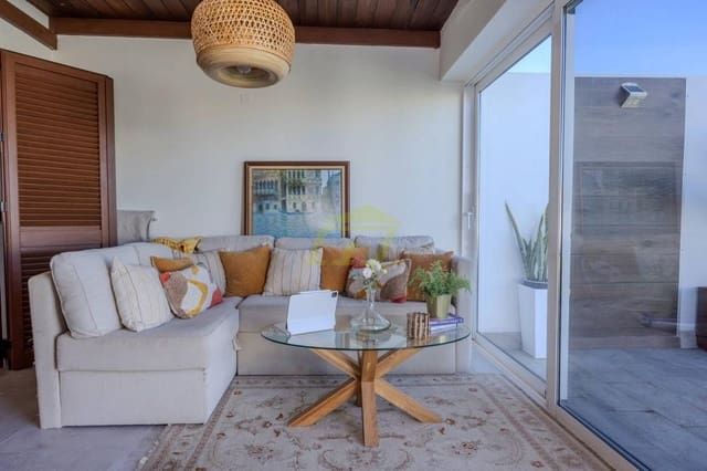 3 slaapkamer Villa te koop in Playa Blanca, Yaiza met zwembad - € 715.000 (Ref: 9458483)