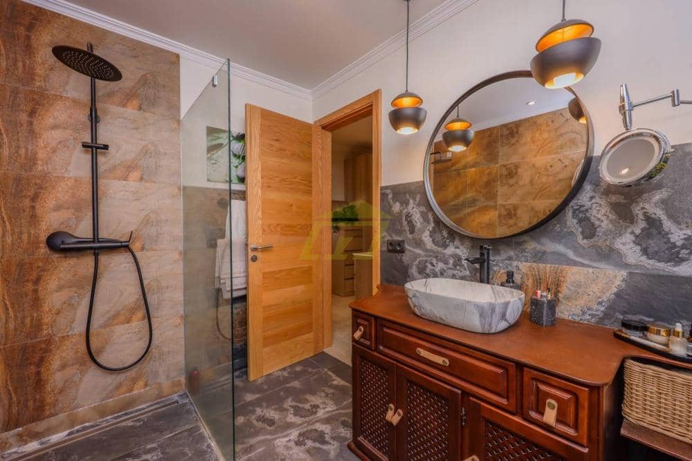 3 bedroom Villa for sale in Playa Blanca with pool - € 715,000 (Ref: 9458483)