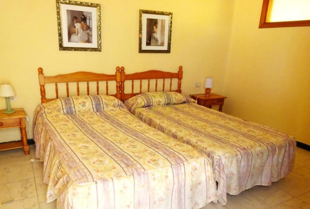 5 bedroom Villa for sale in Playa Blanca with pool - € 720,000 (Ref: 9458485)