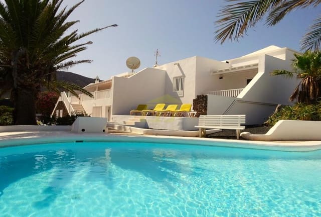 5 slaapkamer Villa te koop in Playa Blanca, Yaiza met zwembad - € 720.000 (Ref: 9458485)