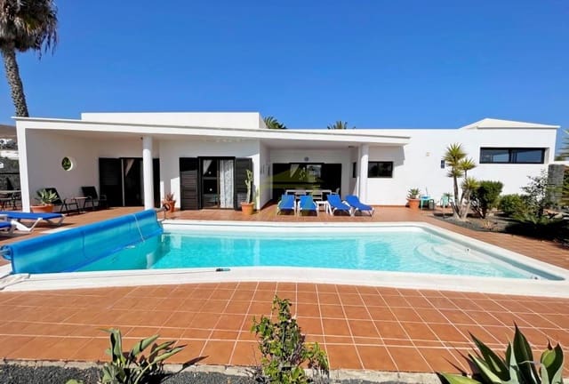 3 soverom Villa til salgs i Playa Blanca, Yaiza med svømmebasseng - € 525 000 (Ref: 9458486)