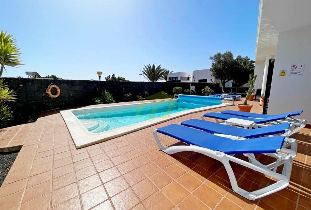 3 quarto Moradia para venda em Playa Blanca com piscina - 525 000 € (Ref: 9458486)