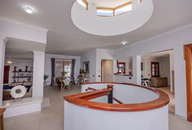 5 Zimmer Villa zu verkaufen in Playa Blanca, Yaiza mit Pool - 1.750.000 € (Ref: 9458488)