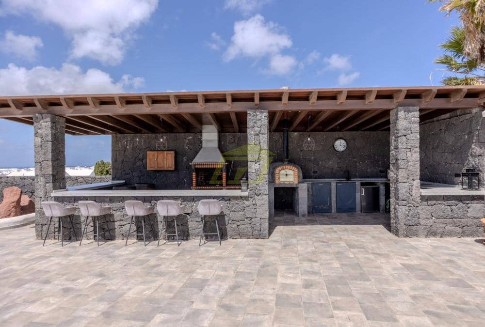 5 quarto Moradia para venda em Playa Blanca com piscina - 1 750 000 € (Ref: 9458488)