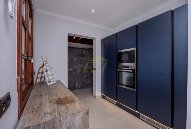 5 makuuhuone Huvila myytävänä paikassa Playa Blanca, Yaiza mukana uima-altaan - 1 750 000 € (Ref: 9458488)