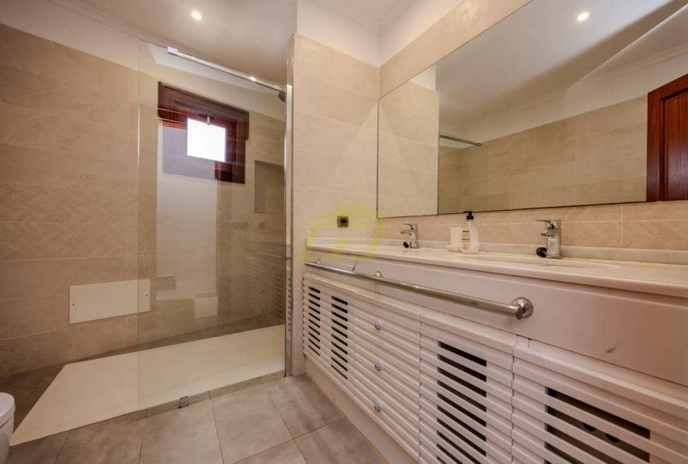 5 quarto Moradia para venda em Playa Blanca com piscina - 1 750 000 € (Ref: 9458488)