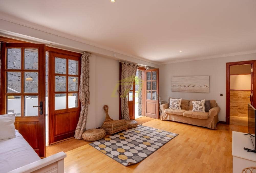 5 quarto Moradia para venda em Playa Blanca com piscina - 1 750 000 € (Ref: 9458488)