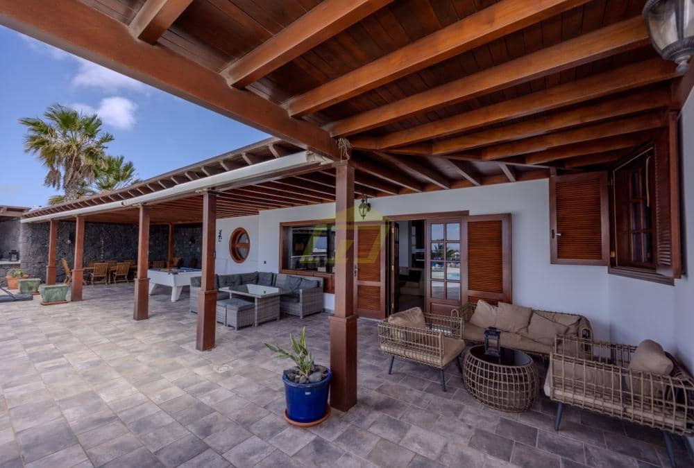 5 quarto Moradia para venda em Playa Blanca com piscina - 1 750 000 € (Ref: 9458488)