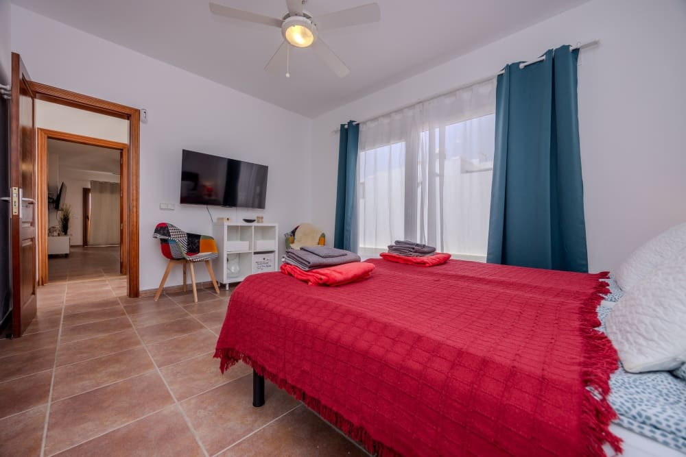 3 slaapkamer Villa te koop in Playa Blanca met zwembad - € 549.000 (Ref: 9458490)