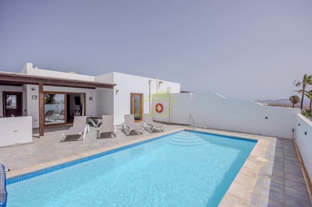 3 soveværelse Villa til salg i Playa Blanca, Yaiza med swimmingpool - € 549.000 (Ref: 9458490)