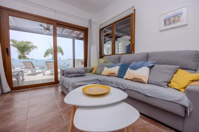 3 soveværelse Villa til salg i Playa Blanca, Yaiza med swimmingpool - € 549.000 (Ref: 9458490)