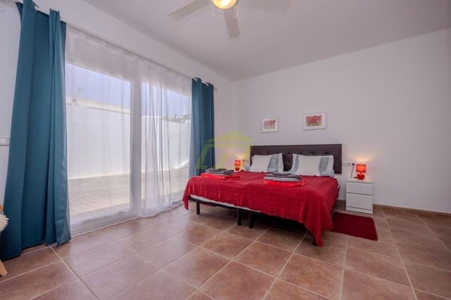 3 soveværelse Villa til salg i Playa Blanca, Yaiza med swimmingpool - € 549.000 (Ref: 9458490)