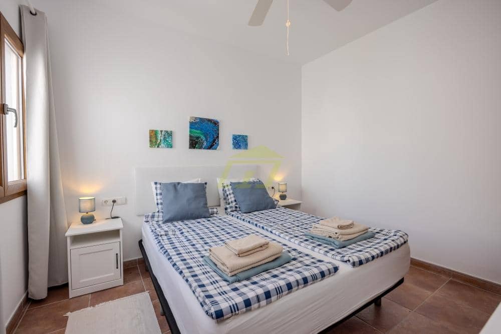 3 slaapkamer Villa te koop in Playa Blanca met zwembad - € 549.000 (Ref: 9458490)