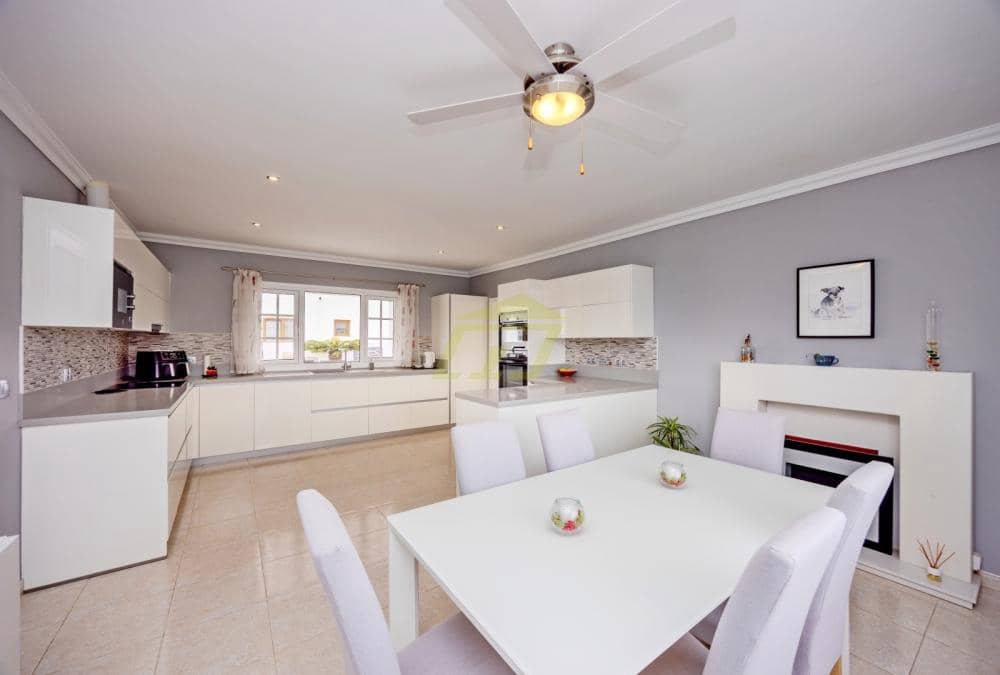 3 bedroom Villa for sale in Yaiza with pool - € 565,000 (Ref: 9458491)