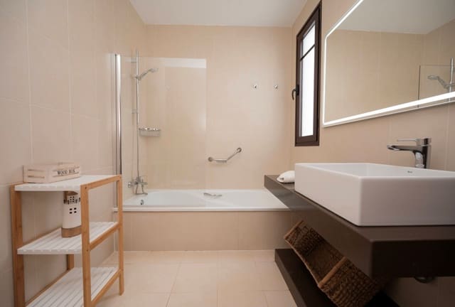 3 quarto Moradia para venda em Playa Blanca, Yaiza com piscina - 597 500 € (Ref: 9458492)