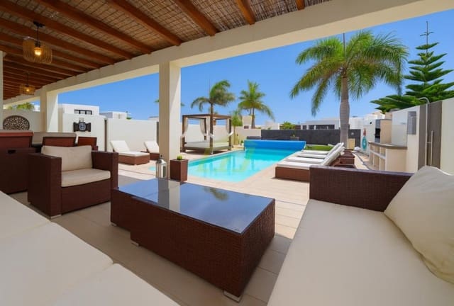 3 soveværelse Villa til salg i Playa Blanca, Yaiza med swimmingpool - € 597.500 (Ref: 9458492)