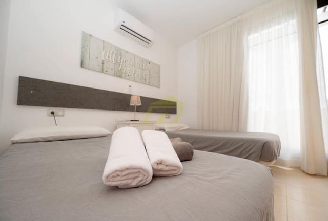 3 soveværelse Villa til salg i Playa Blanca, Yaiza med swimmingpool - € 597.500 (Ref: 9458492)