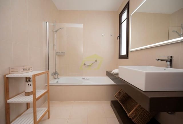 3 soveværelse Villa til salg i Playa Blanca, Yaiza med swimmingpool - € 597.500 (Ref: 9458492)