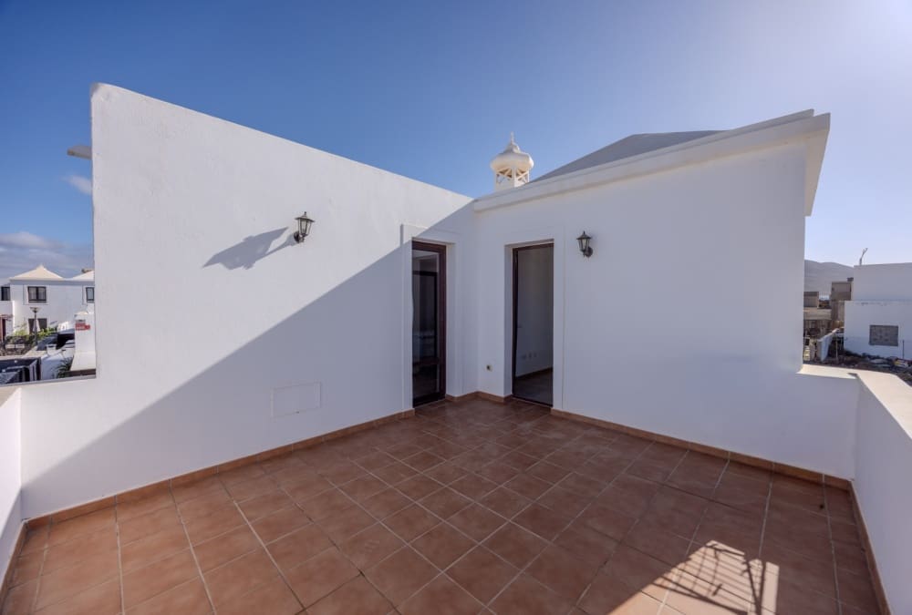 3 slaapkamer Villa te koop in Playa Blanca met zwembad - € 520.000 (Ref: 9458493)