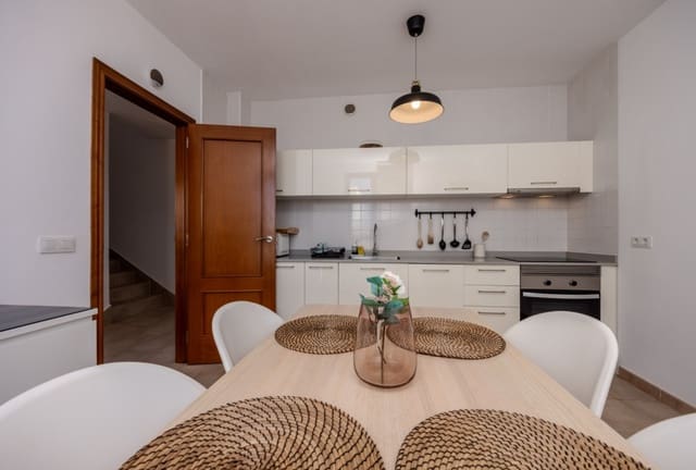 3 soverom Villa til salgs i Playa Blanca, Yaiza med svømmebasseng - € 520 000 (Ref: 9458493)