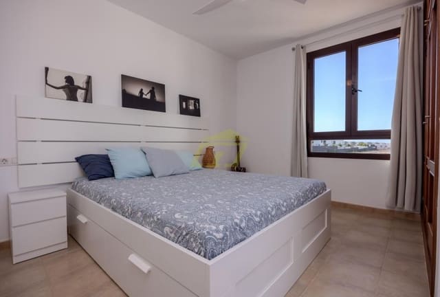 3 slaapkamer Villa te koop in Playa Blanca, Yaiza met zwembad - € 520.000 (Ref: 9458493)