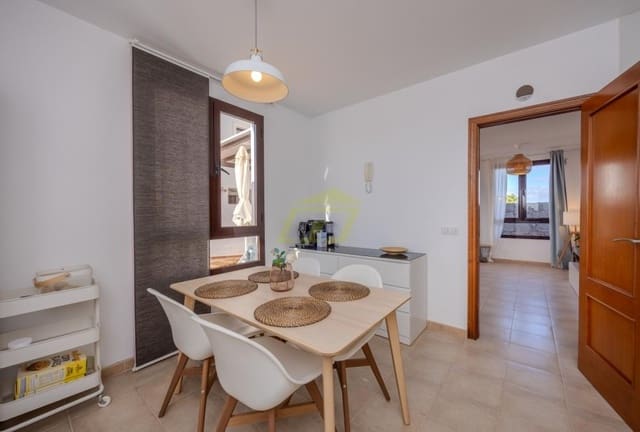 3 slaapkamer Villa te koop in Playa Blanca, Yaiza met zwembad - € 520.000 (Ref: 9458493)