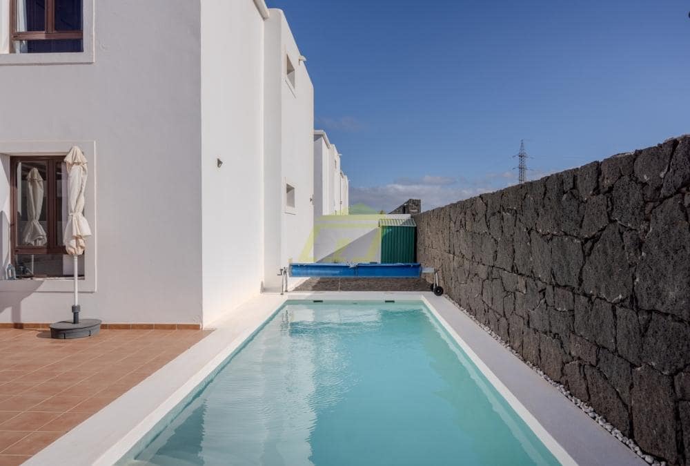 3 quarto Moradia para venda em Playa Blanca com piscina - 520 000 € (Ref: 9458493)