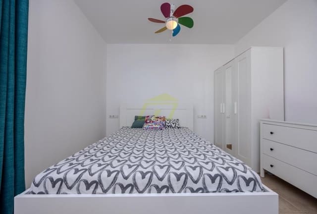 3 slaapkamer Villa te koop in Playa Blanca, Yaiza met zwembad - € 520.000 (Ref: 9458493)