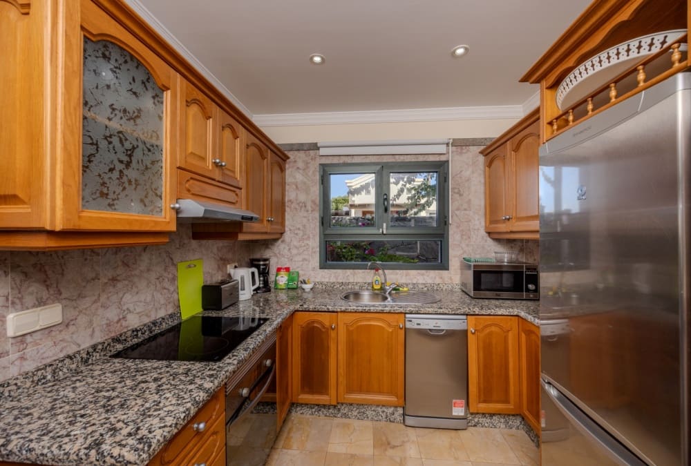 2 bedroom Villa for sale in Playa Blanca with pool - € 485,000 (Ref: 9458496)