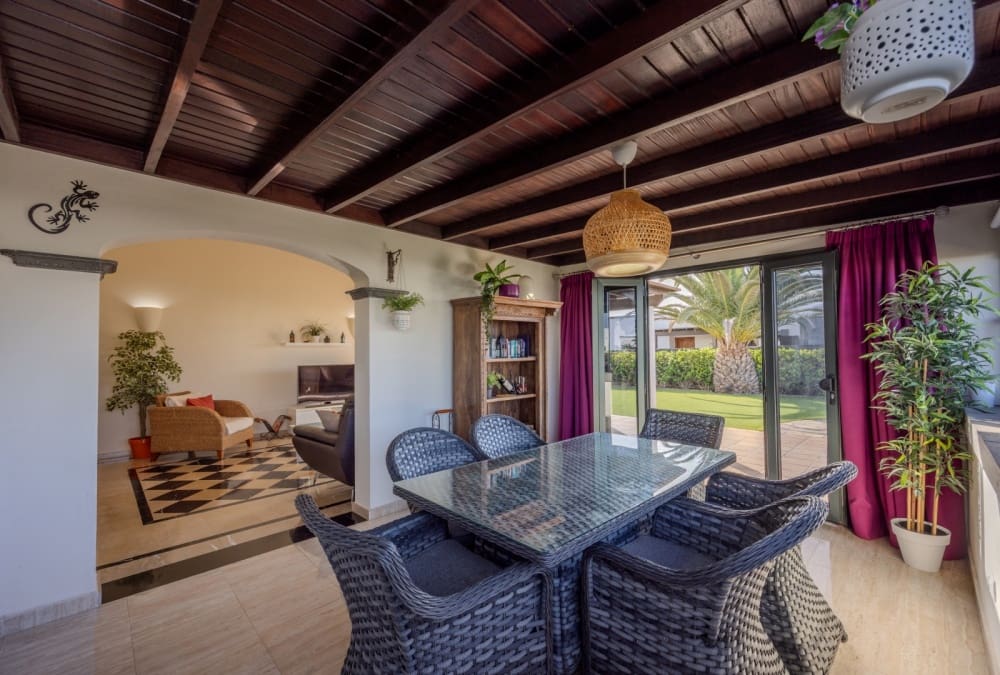 2 bedroom Villa for sale in Playa Blanca with pool - € 485,000 (Ref: 9458496)