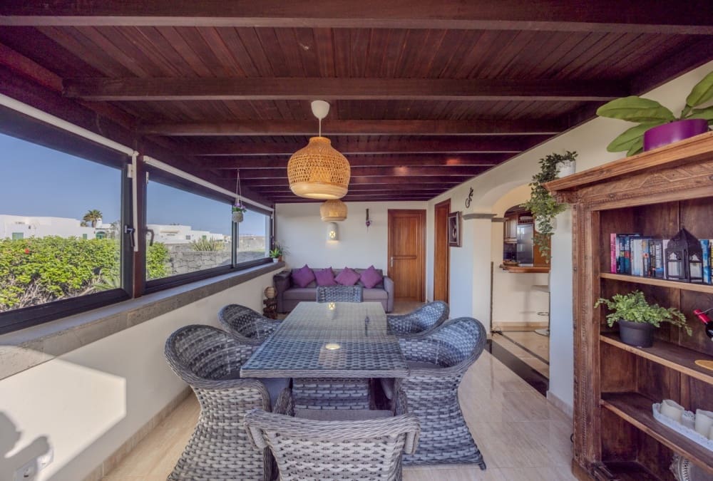 2 bedroom Villa for sale in Playa Blanca with pool - € 485,000 (Ref: 9458496)