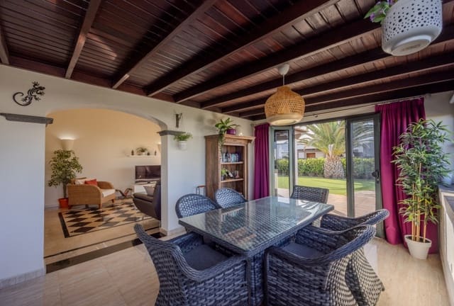 2 bedroom Villa for sale in Playa Blanca, Yaiza with pool - € 485,000 (Ref: 9458496)