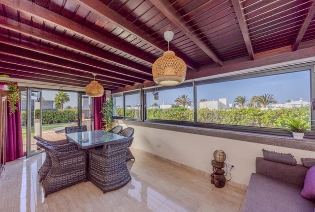 2 bedroom Villa for sale in Playa Blanca, Yaiza with pool - € 485,000 (Ref: 9458496)