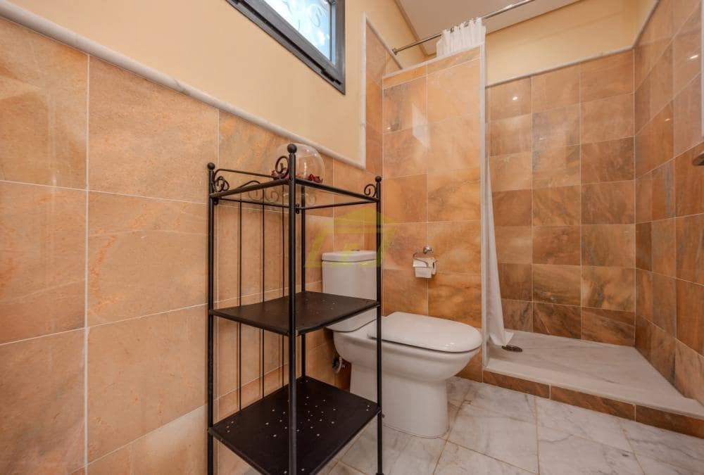 2 bedroom Villa for sale in Playa Blanca with pool - € 485,000 (Ref: 9458496)