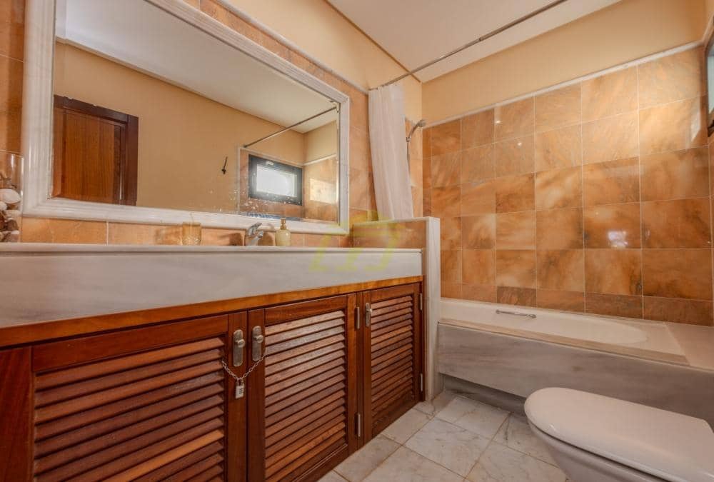 2 bedroom Villa for sale in Playa Blanca with pool - € 485,000 (Ref: 9458496)