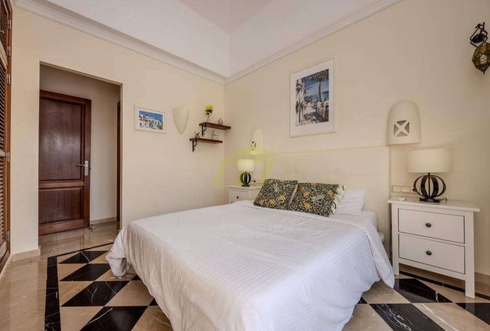 2 bedroom Villa for sale in Playa Blanca with pool - € 485,000 (Ref: 9458496)