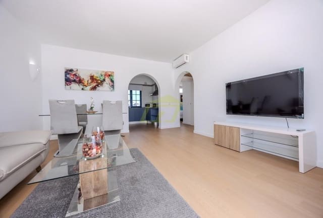 2 bedroom Bungalow for sale in Playa Blanca, Yaiza with pool - € 275,000 (Ref: 9458497)