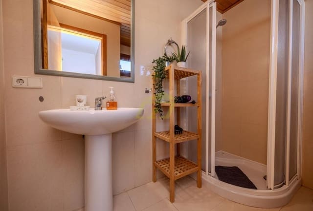 5 slaapkamer Villa te koop in Playa Blanca, Yaiza met zwembad - € 699.000 (Ref: 9458498)