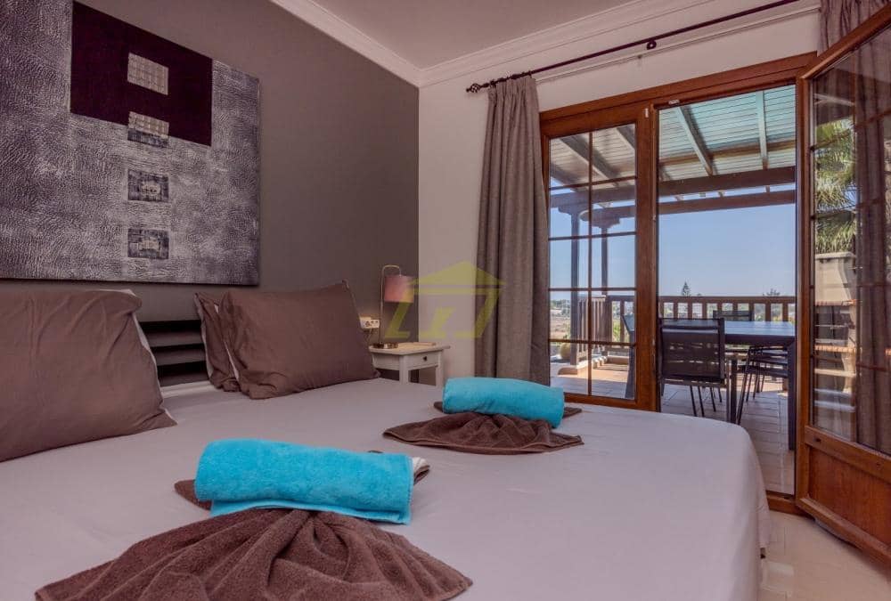 5 quarto Moradia para venda em Playa Blanca com piscina - 699 000 € (Ref: 9458498)