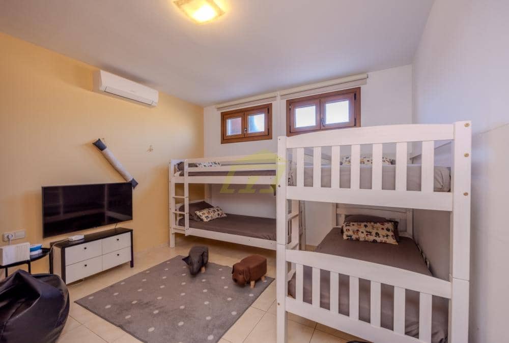 5 quarto Moradia para venda em Playa Blanca com piscina - 699 000 € (Ref: 9458498)