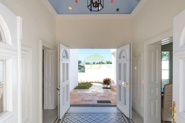 Chalet de 4 habitaciones en Puerto Calero, Yaiza en venta con piscina - 2.400.000 € (Ref: 9458499)