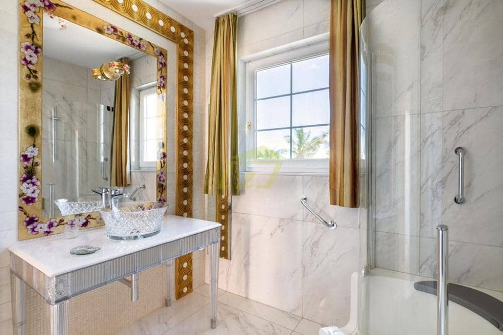 4 bedroom Villa for sale in Puerto Calero with pool - € 2,400,000 (Ref: 9458499)