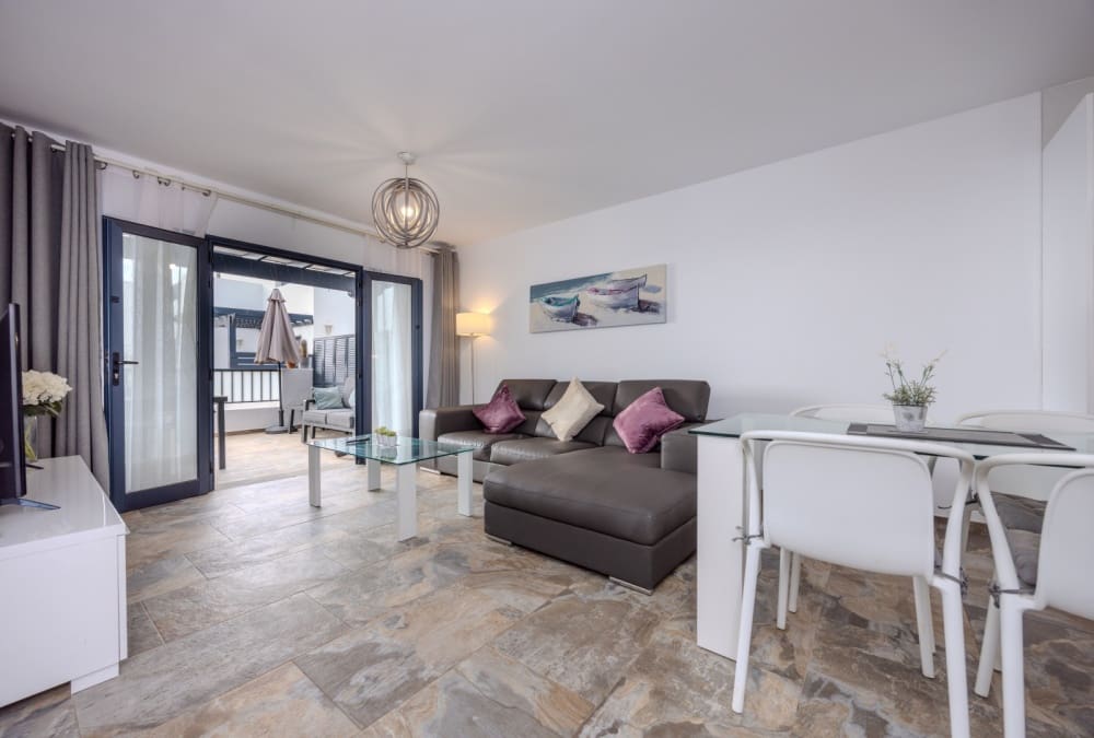 3 slaapkamer Villa te koop in Playa Blanca met zwembad - € 475.000 (Ref: 9458502)