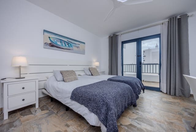 Chalet de 3 habitaciones en Playa Blanca, Yaiza en venta con piscina - 475.000 € (Ref: 9458502)