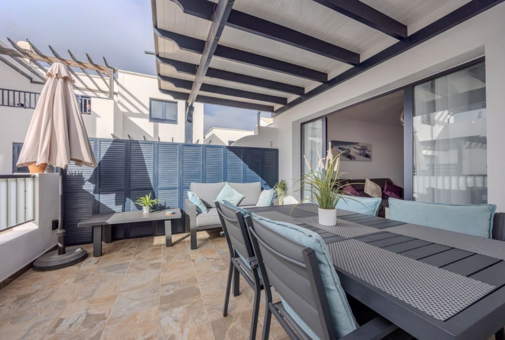 3 slaapkamer Villa te koop in Playa Blanca met zwembad - € 475.000 (Ref: 9458502)