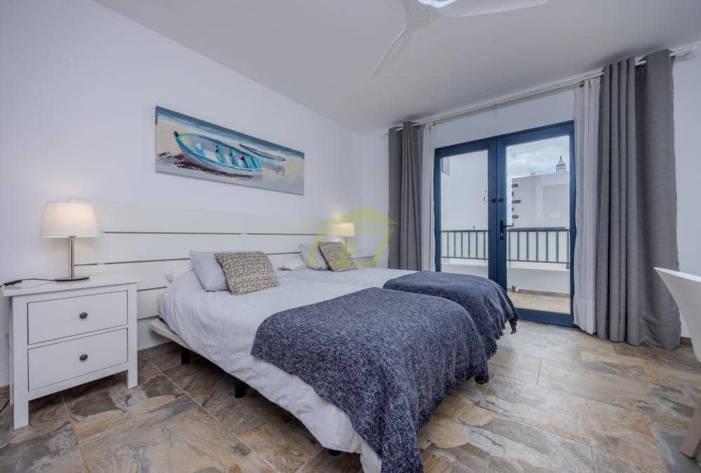 3 slaapkamer Villa te koop in Playa Blanca met zwembad - € 475.000 (Ref: 9458502)