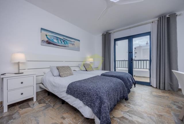 3 makuuhuone Huvila myytävänä paikassa Playa Blanca, Yaiza mukana uima-altaan - 475 000 € (Ref: 9458502)