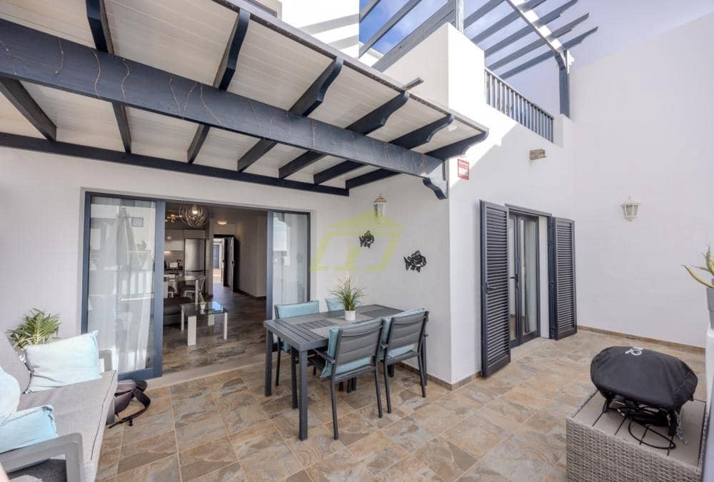 3 slaapkamer Villa te koop in Playa Blanca met zwembad - € 475.000 (Ref: 9458502)