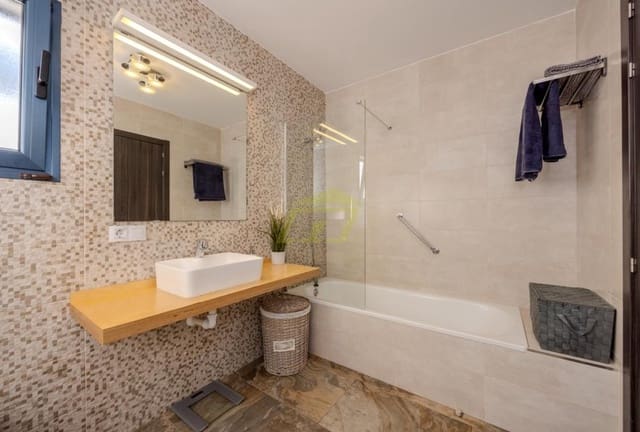 3 makuuhuone Huvila myytävänä paikassa Playa Blanca, Yaiza mukana uima-altaan - 475 000 € (Ref: 9458502)